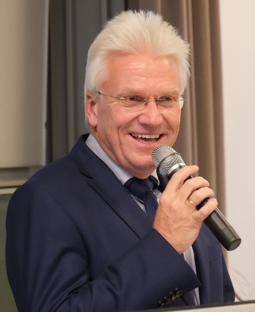 Portrait Prof. Ingo Hadrych